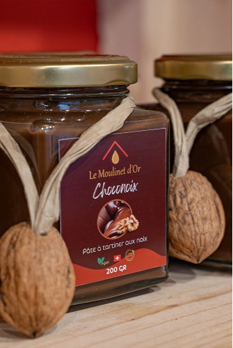 Crema al cioccolato con noci svizzere